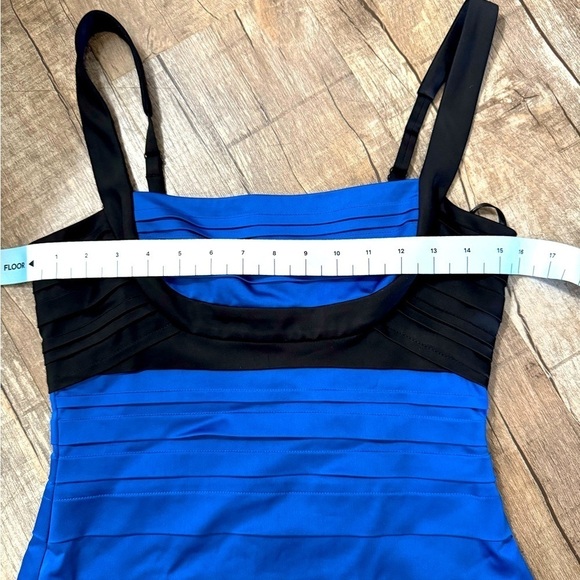 Elegant Women's BCBG Maxazria Blue and‎ Black Cocktail Dress Size 06 Slim fit - Picture 11 of 11
